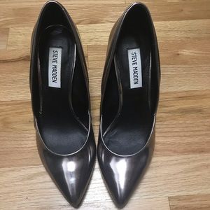 Steve Madden Silver Pumps